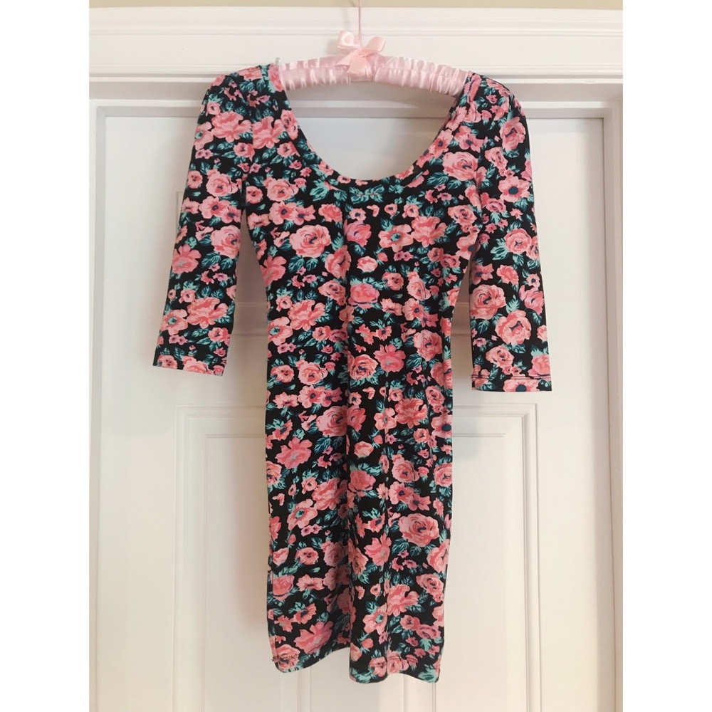 Billabong Bodycon Floral Dress 🌸